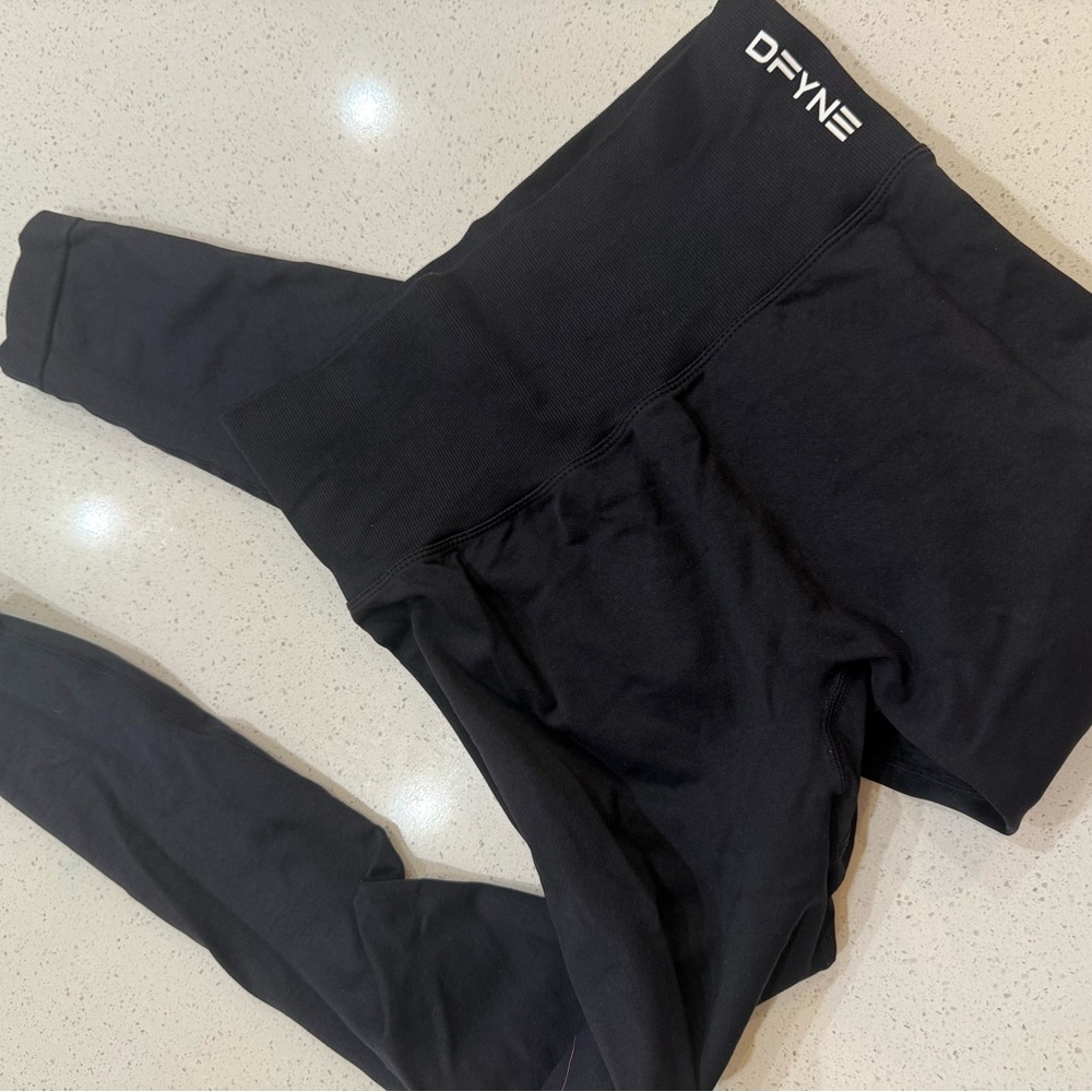 DFYNE Women's Black Leggings